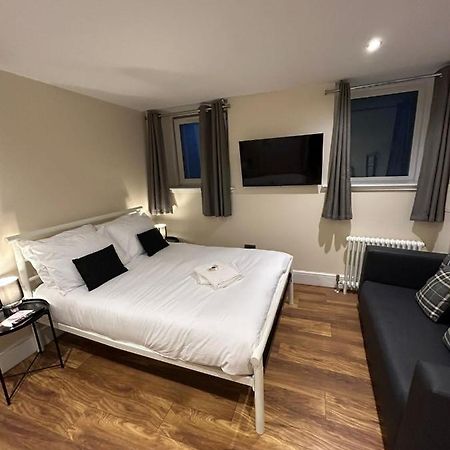 Modern Double Room With Sofa Эдинбург Экстерьер фото