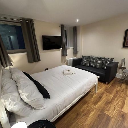 Modern Double Room With Sofa Эдинбург Экстерьер фото