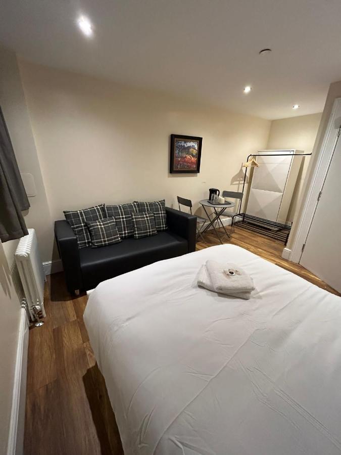 Modern Double Room With Sofa Эдинбург Экстерьер фото